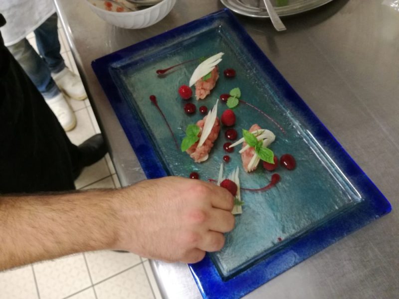 tartare di ricciola e lamponi @fraduefuochi