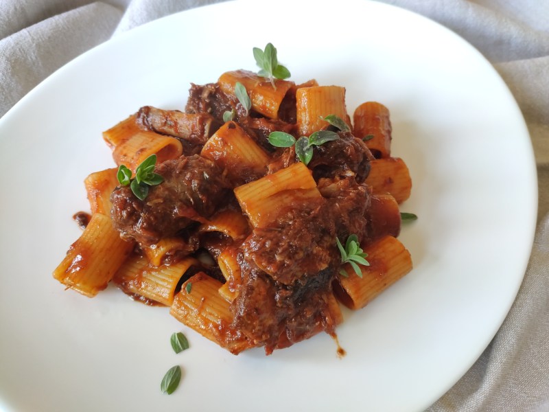 pasta con il ragù alla napoletana