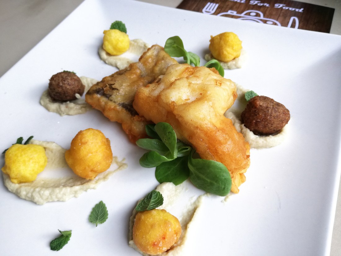 Baccalà fritto con perle di zafferano e caffè