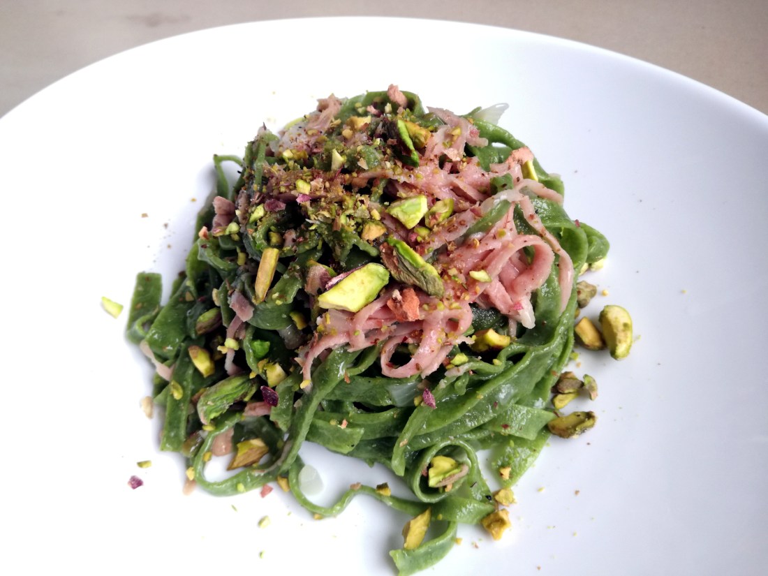 Tagliatelle alla malva con mortadella e pistacchi