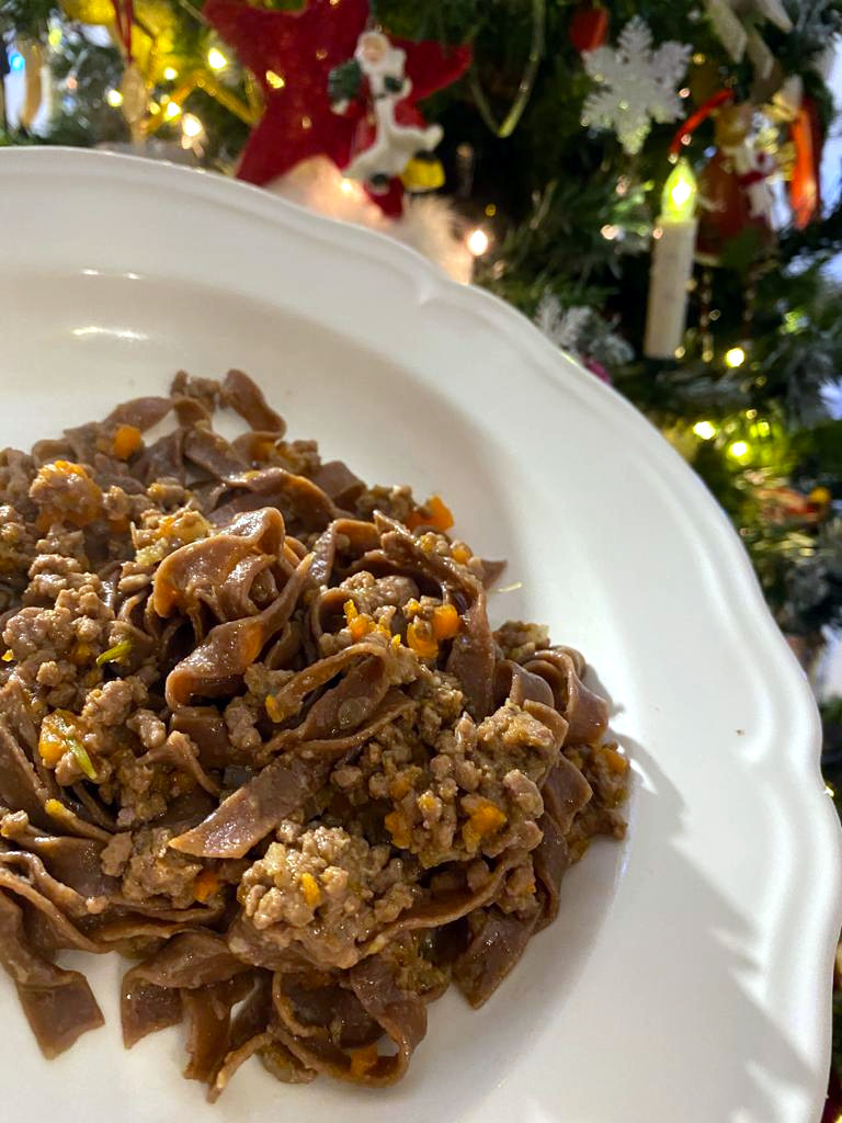 Tagliatelle alle carrube con ragù di carne bianca 2