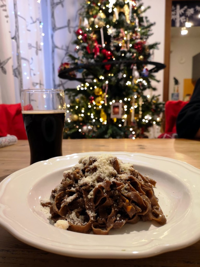 Tagliatelle alle carrube con ragù carne bianca